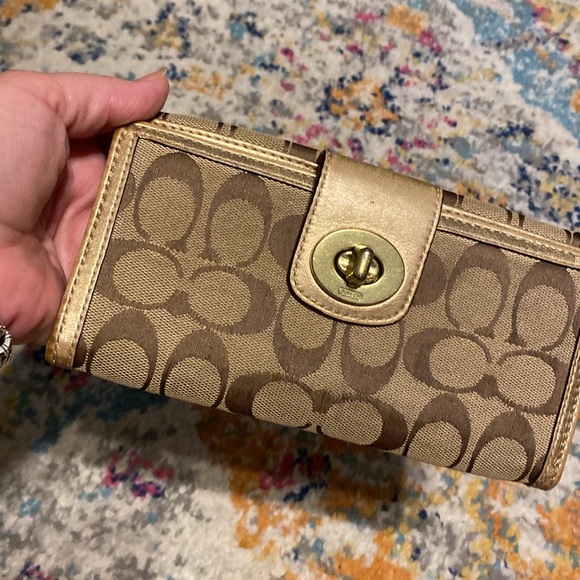 Coach Signature Turnlock Slim Envelope Wallet - Picture 1 of 9